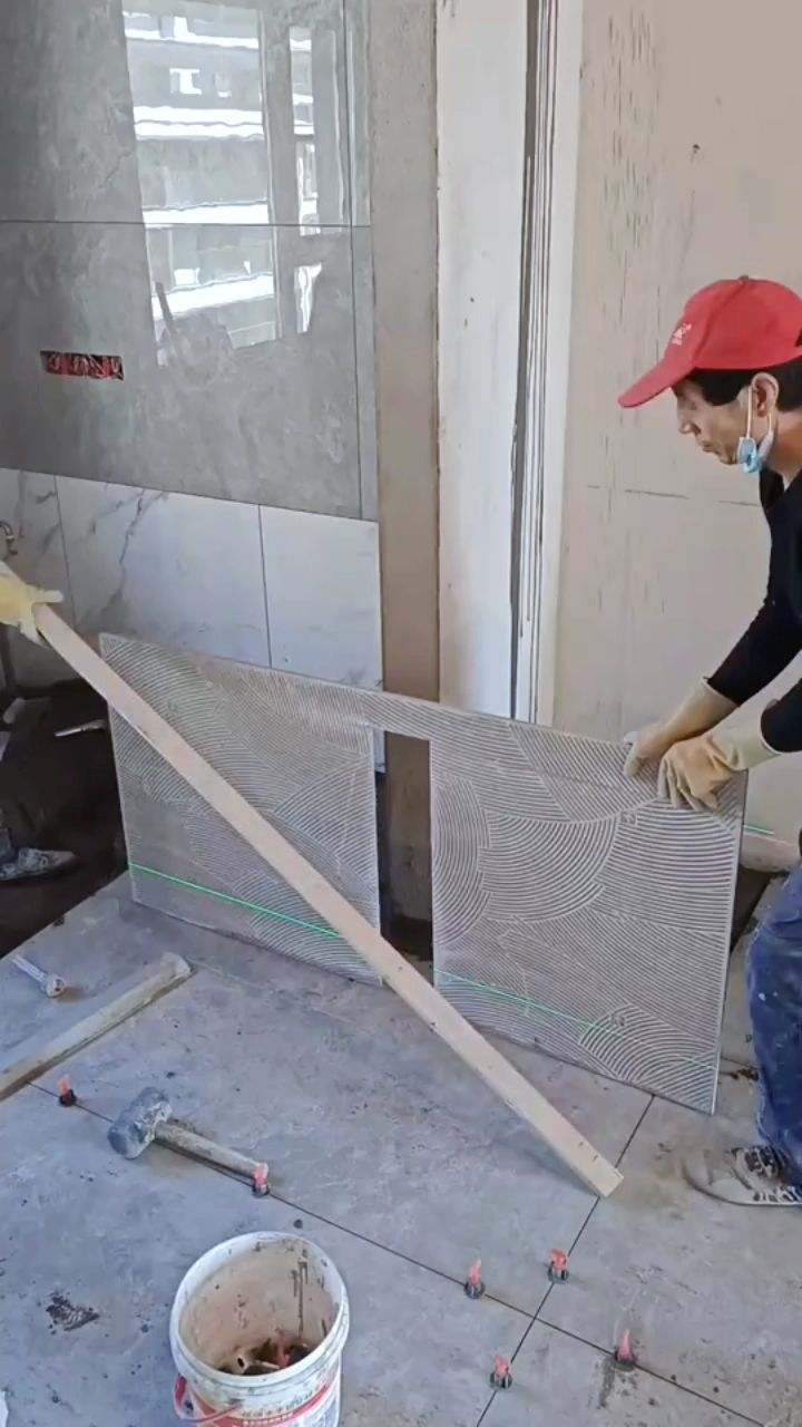 瓷砖师傅给贴坏了让他赔吗怎么办(瓷砖师傅给贴坏了让他赔吗怎么办呢)